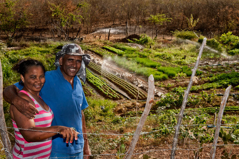 Cícero da Silva e Maria Ledriana, de Pedra Branca (PB), estão entre os agricultores beneficiados pelo Programa de Aquisição de Alimentos (PAA). Foto: Sergio Amaral/MDS