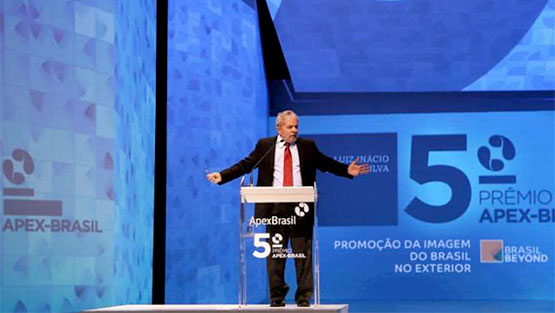 Em 2014, Lula recebeu homenagem na categoria 'Promoção da Imagem do Brasil no Exterior' em cerimônia do 5º Prêmio Agência Brasileira de Promoção de Exportações e Investimentos (Apex). | Foto: Ricardo Stuckert