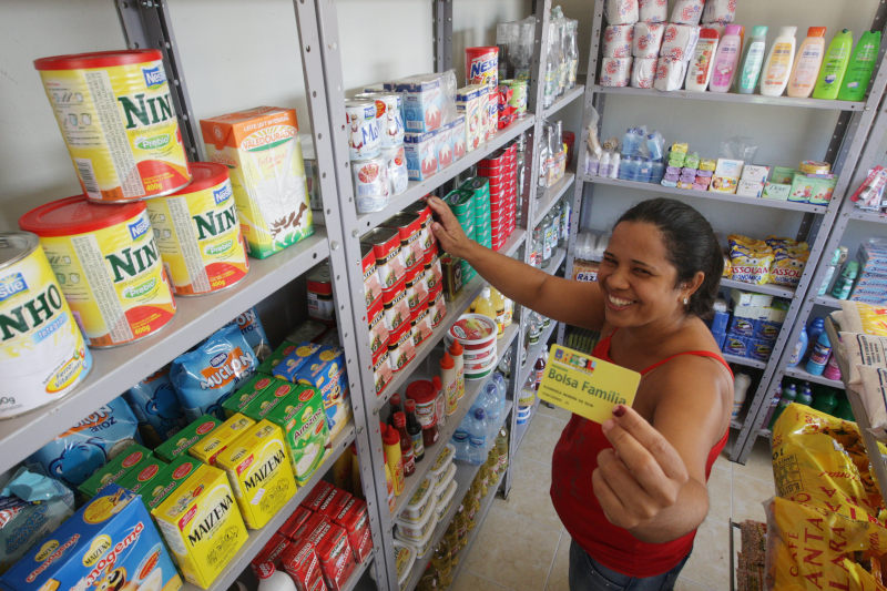 Com o Bolsa Família, os beneficiários passaram a comprar bem mais do que antes. | Foto: Divulgação/MDS
